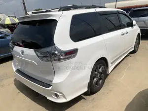 Toyota Sienna SE 8-Passenger 4dr Minivan (3.5L 6cyl 6A) 2015 White