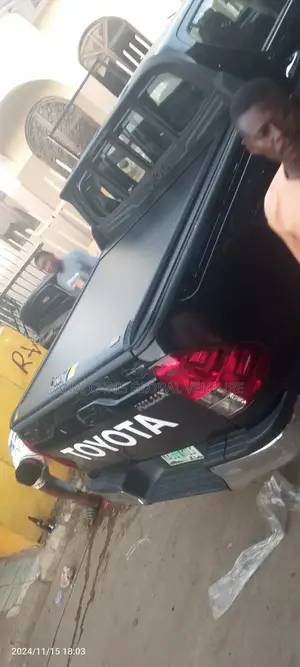 Hilux Cover Rollin Type