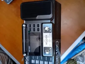 MOOER GE-100 Electric Multiple Effect Pedal Machine.