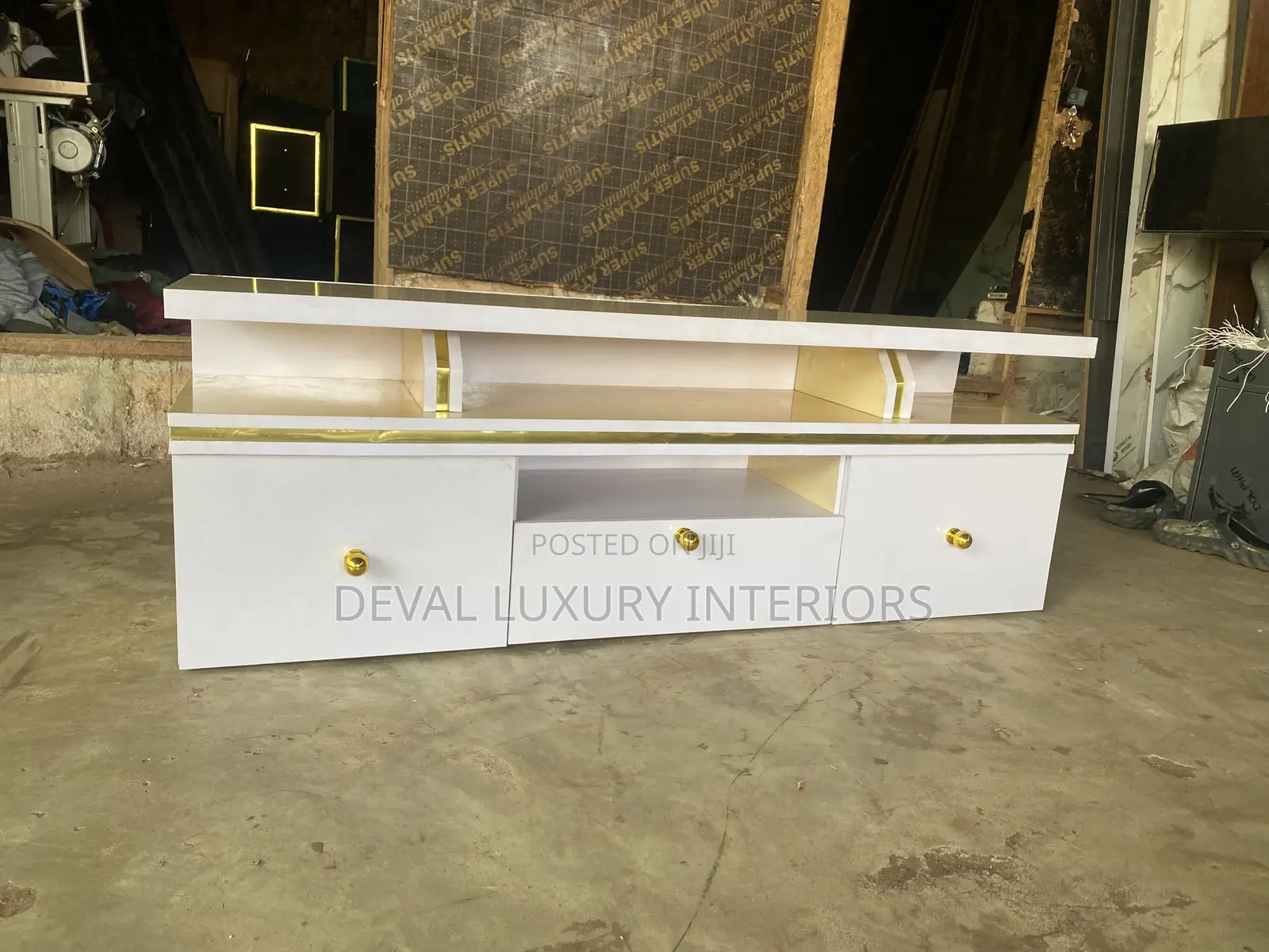 5f Tv Shelf