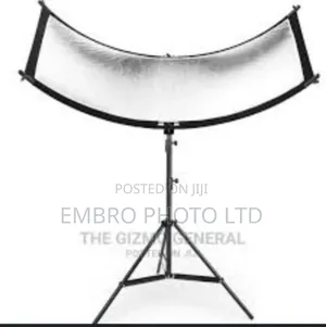 Curvy Reflective Stand