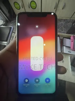 Apple iPhone XR 64 GB Red