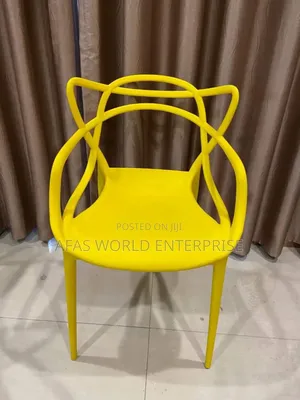 Beautiful Plastic Chair for Shop Use