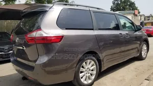 Toyota Sienna 2015 Gray