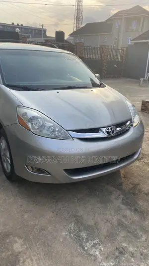 Toyota Sienna for Hire Services