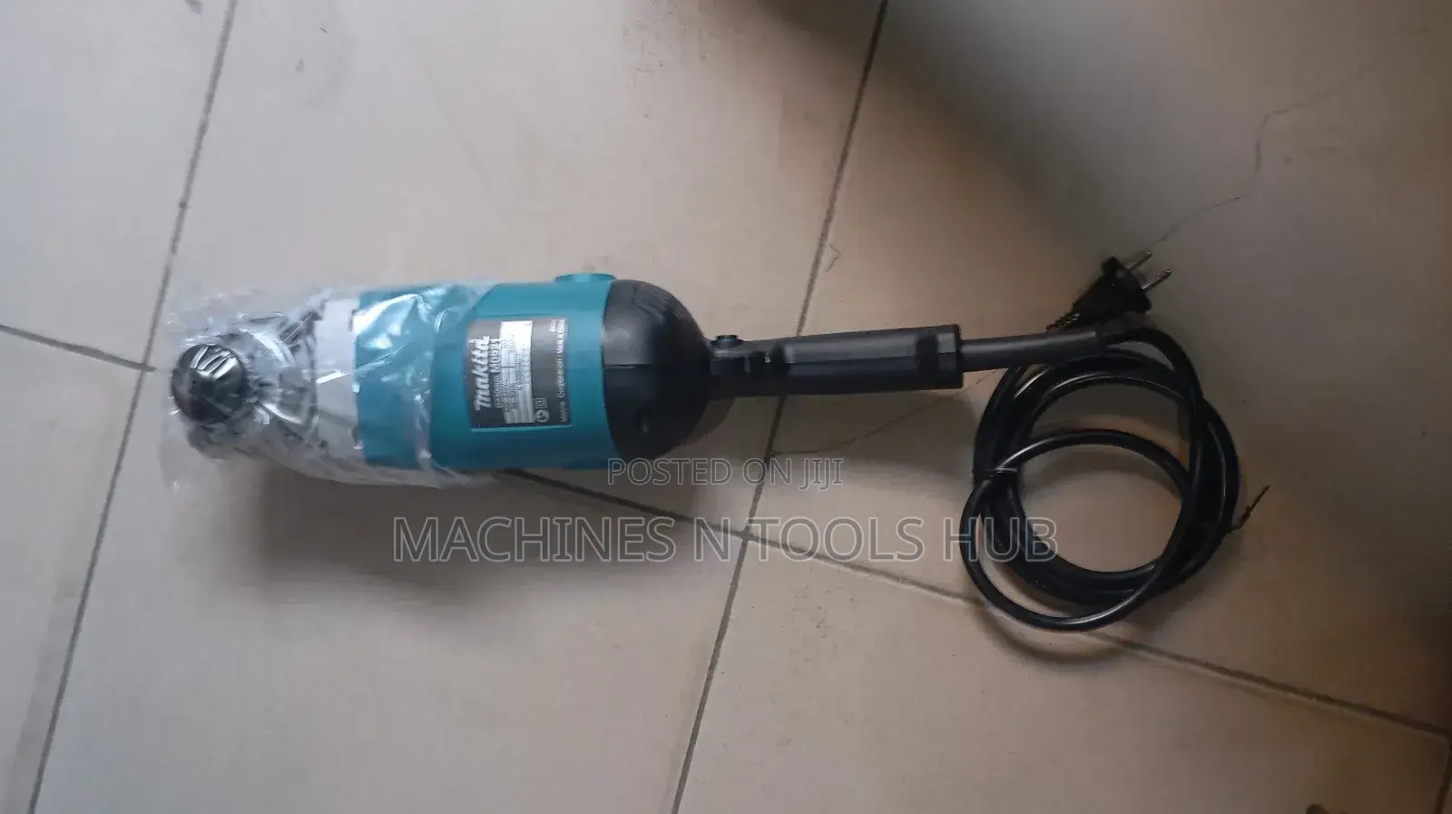 M0921b Makita 9" Angle Grinder