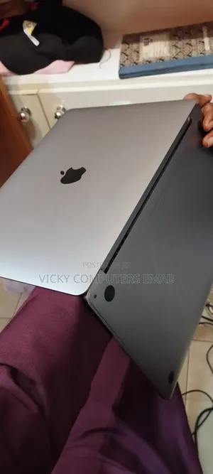 Laptop Apple MacBook Pro 2017 8GB Intel Core I5 SSD 128GB