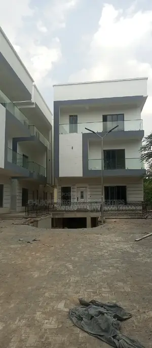 4bdrm Duplex in Utako Duplex for sale