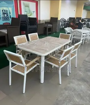 High Quality Outdoors Table With 6 Chairs