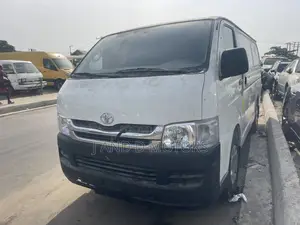 Toyota HiAce 2010 Silver
