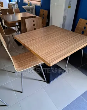 4 Seater Wooden Dinning Sey