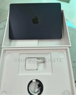 New Laptop Apple MacBook Air 2022 M2 8GB Intel Core I5 SSD 512GB