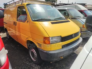Volkswagen Transporter 2004 Yellow