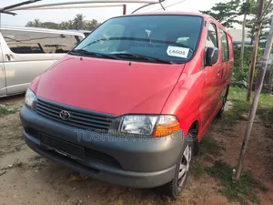 Toyota HiAce 2004 Red
