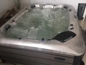 Luxury England 4 Occupancy Jacuzzi.