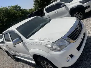 Toyota Hilux SR5 2013 White