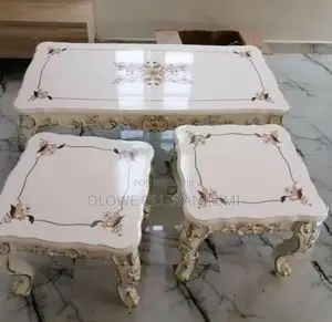 Royal Center Table With 2 Stools