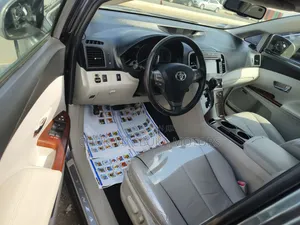 Toyota Venza V6 AWD 2012 Gray