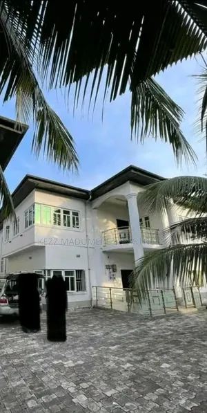 5bdrm Duplex in Stadium Road , Port for sale