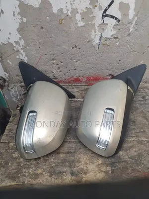 Toyota Highlander 2010 Side Mirror With Light