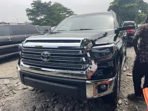 Toyota Sequoia Platinum 4dr SUV (5.7L 8cyl 6A) 2014 Black
