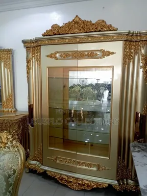 8 Seaters Complete Dinning Set Wit Bar N Mirror Consor