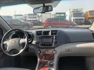 Toyota Highlander Limited 3.5l 4WD 2013 Blue