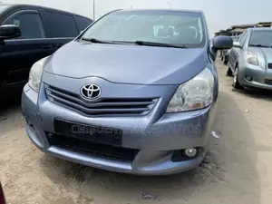 Toyota Verso 2.2 150 hp 2015 Beige