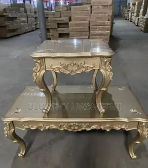 Royal Center Table With 2 Stools