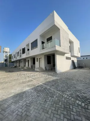 4bdrm Townhouse/Terrace in Chevron for sale