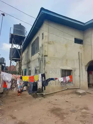 20bdrm Apartment in Owerri for sale