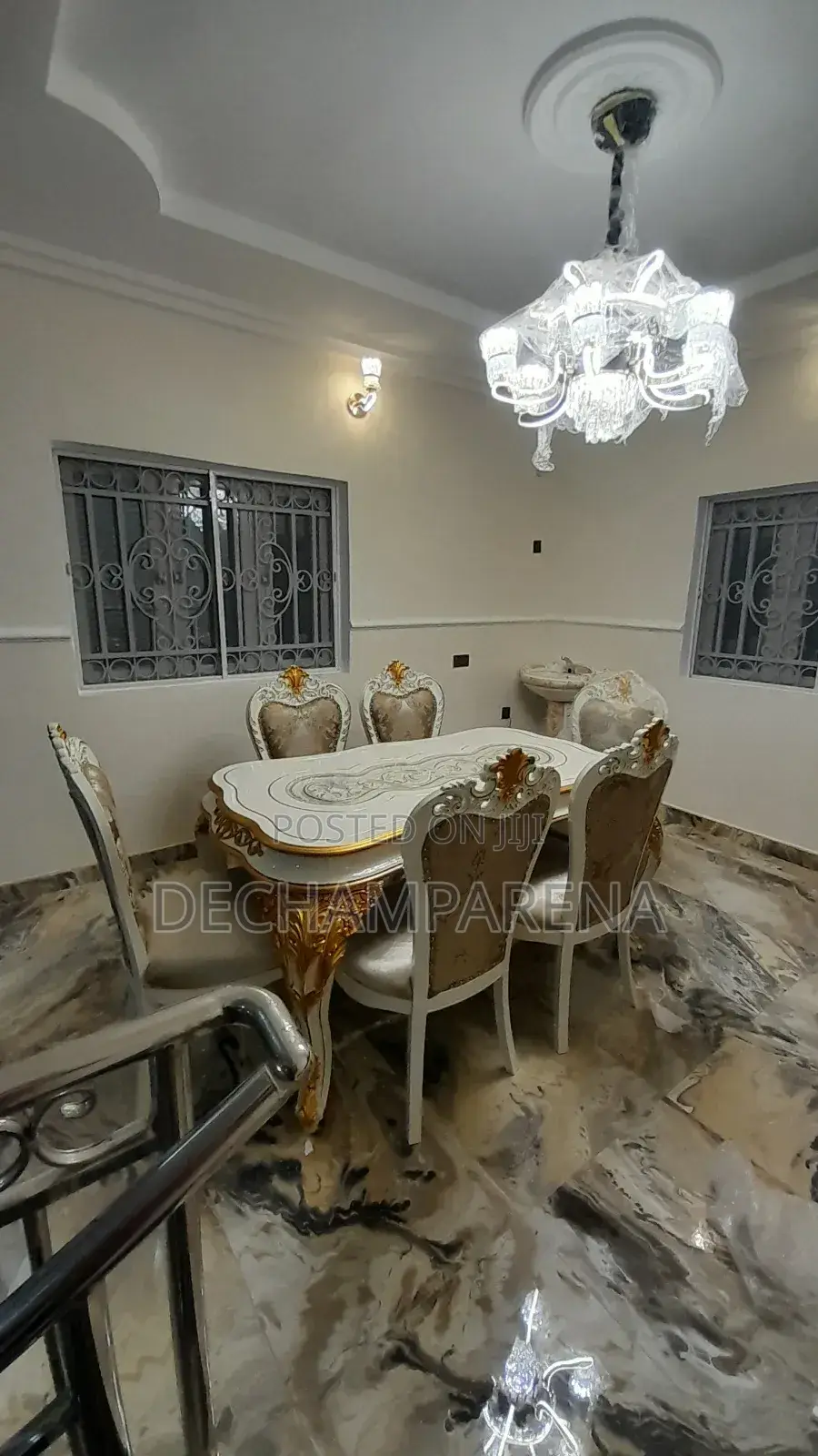 Royal Dining Table