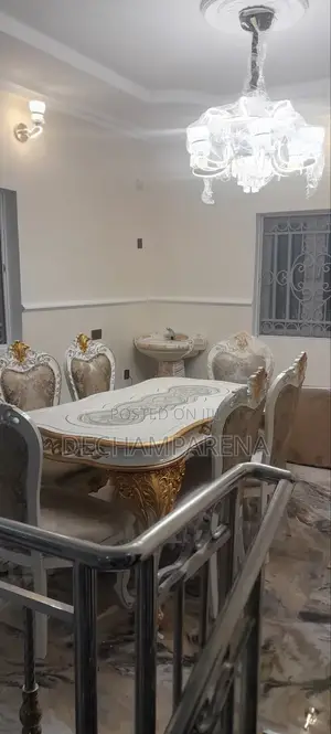Royal Dining Table