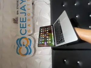 Laptop Apple MacBook Air 2022 M2 8GB Apple M2 SSD 256GB