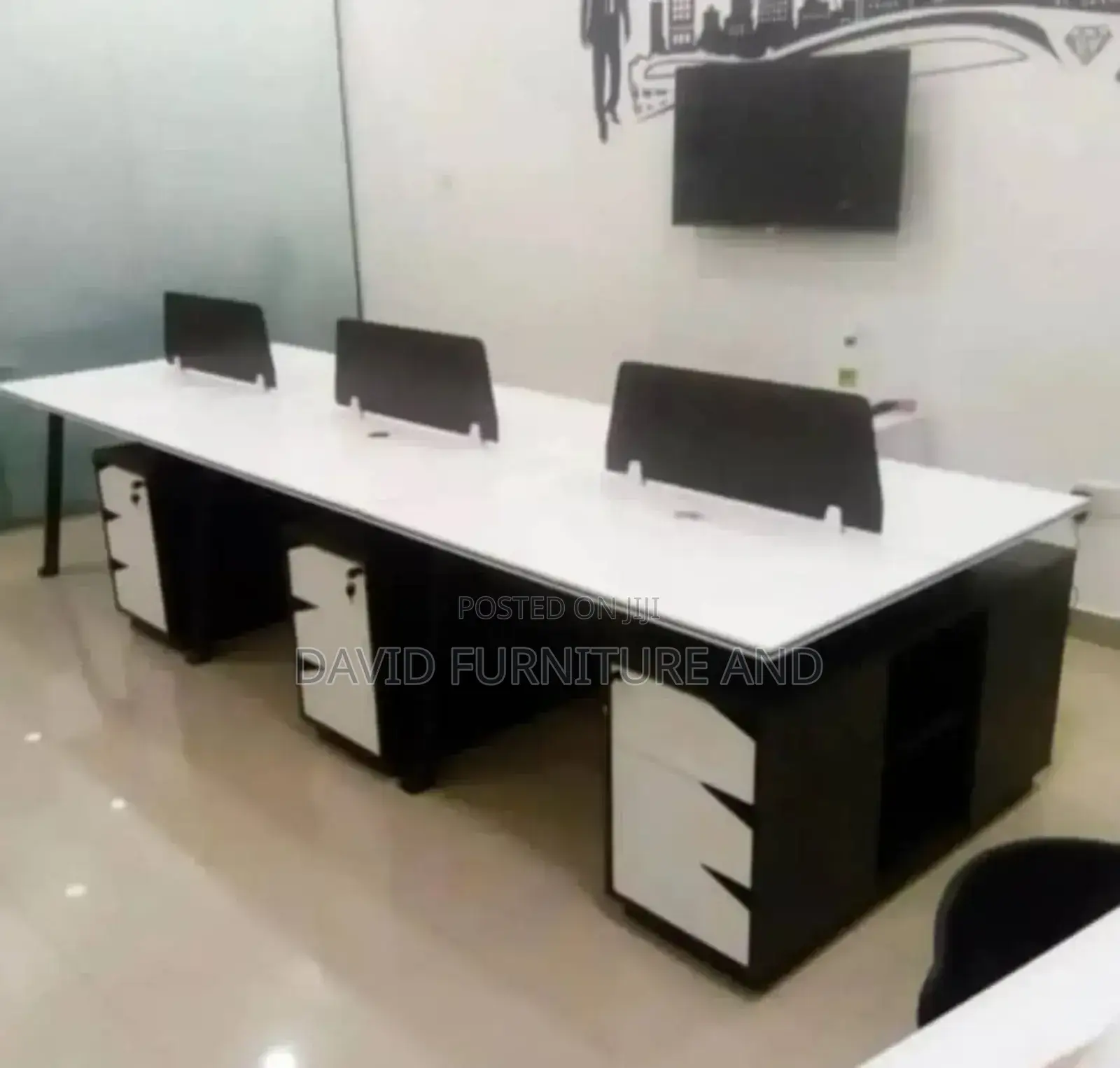 6 Men Workstation Table