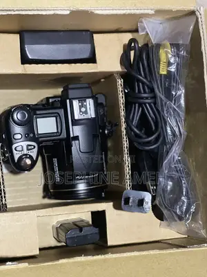 Nikon Coolpix 5700