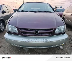 Toyota Sienna 2000 Red