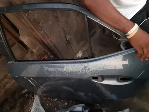 Door Toyota Corolla 2016