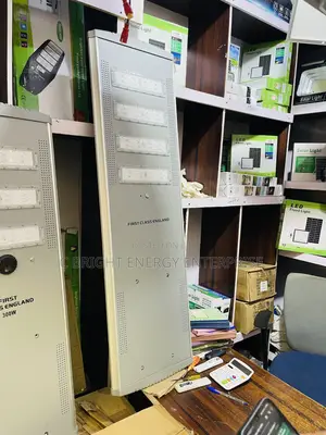 100watts FIRST CLASS ENGLAND Solar Street Light Available