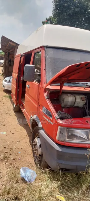 Iveco Arway 2000 Red