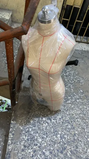 Size 8 Red Lines 88. Fully Pinnable Dress Form