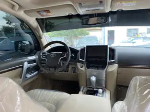 Toyota Land Cruiser 5.7 V8 VXR 2017 White