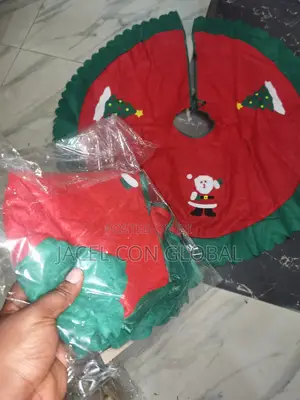 Christmas Tree Skirt (Red and Green Design)