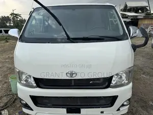 Toyota HiAce 2012 White