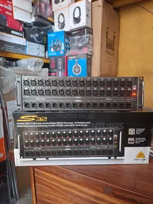 S 32 Behringer Preamp Mixer