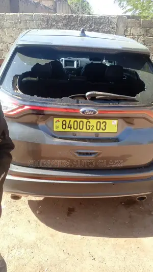 Ford Edge 2018 Back Glass Available We Deliver and Fix