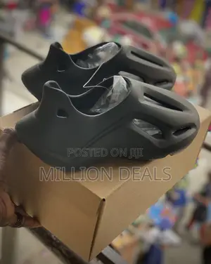 Luxury Men’S Unique Foam Runner Black