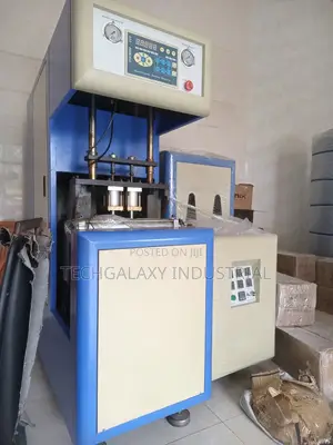 Pet Blowing Machine for Bottle Water Can Etc