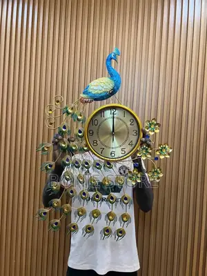 P015 Majestic Peacock Clock - Graceful Elegance for Any Room