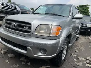 Toyota Sequoia 2004 Silver